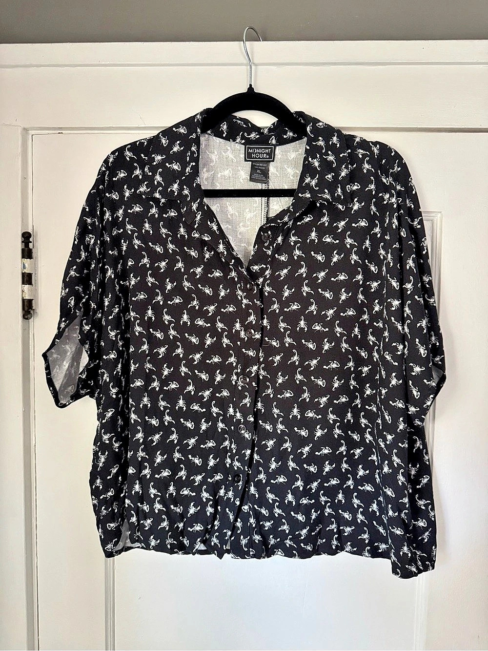 NWT Midnight Hour Scorpion Crop Button Up XL
